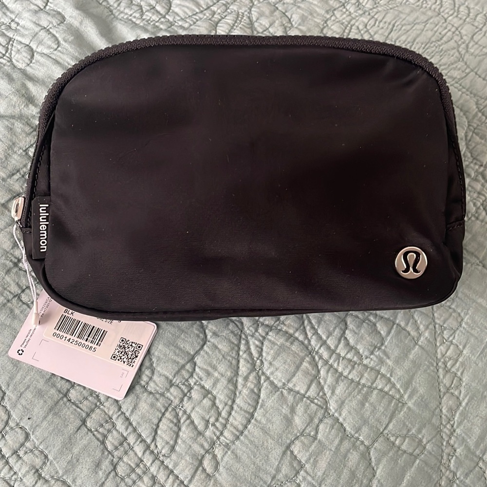 Lululemon Everywhere Belt Bag